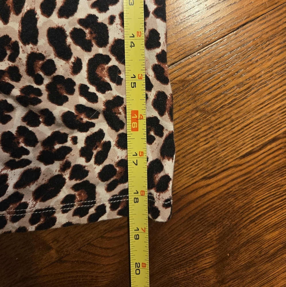 Torrid SuperSoft Leopard Tee 5X EUC - Picture 5 of 7